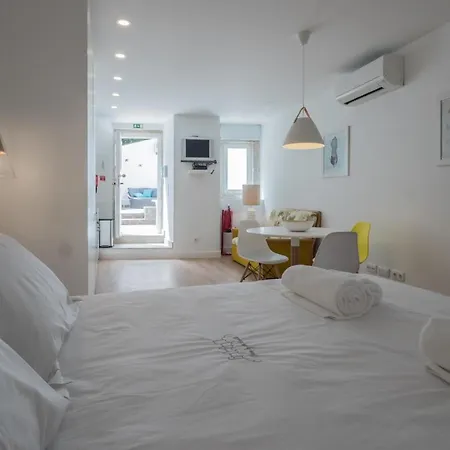 Castle Terrace Exclusive - By The Castle Daire