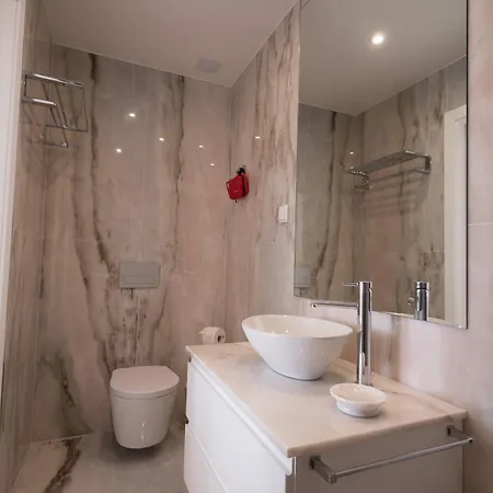 Castle Terrace Exclusive - By The Castle Apartment